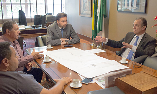 Vereadores de Castro pedem apoio para ampliação de avenida que corta distrito de Socavão